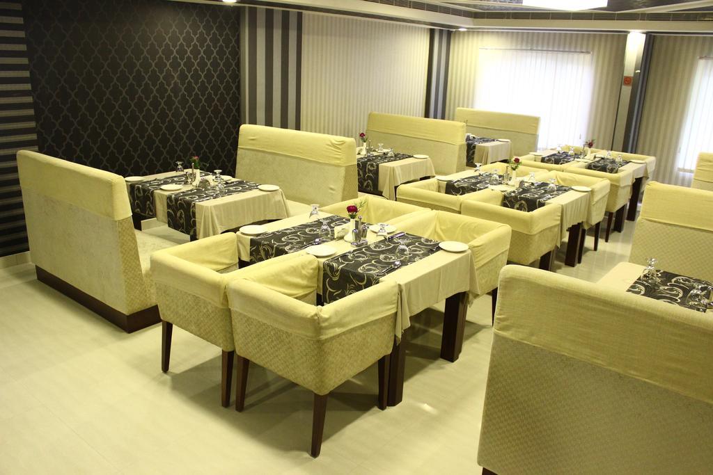 Abaam Cochin Hotell Kochi Exteriör bild